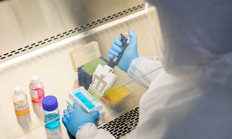 Instituto Butantan firma parceria para desenvolver vacina contra a raiva