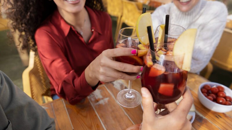 Happy hours de fim de ano exigem cuidados com a alimentação