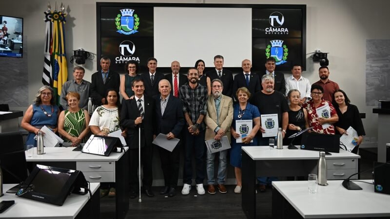 Câmara de Botucatu entrega diploma a destaques no voluntariado
