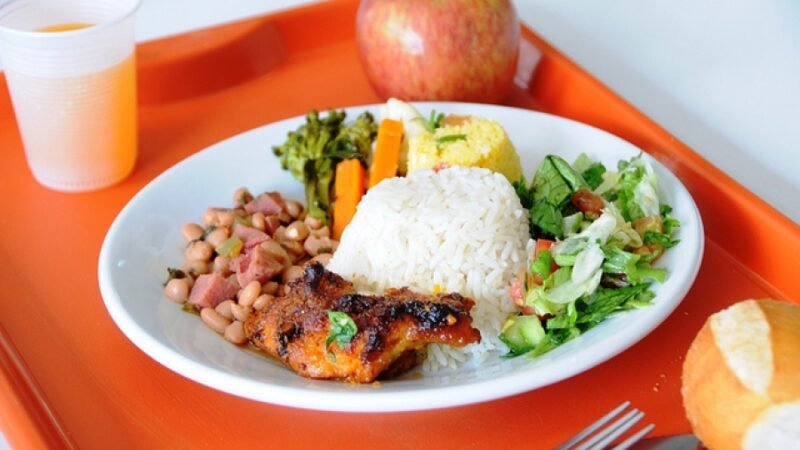 Escolas estaduais servirão almoço durante o período de férias