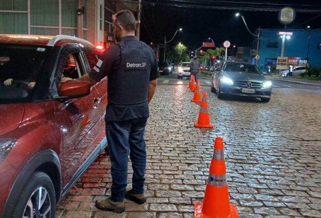Fiscalização aborda mais de 100 veículos e resulta em flagrante de embriaguez ao volante