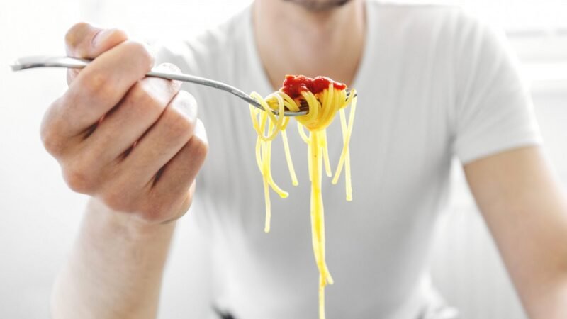 Comer carboidrato no jantar leva ao pré-diabetes?