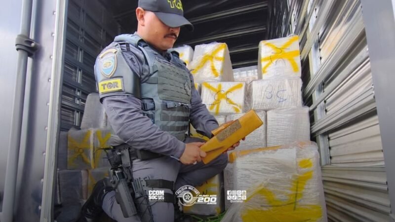 Policiais flagram maconha escondida em carga de óleo vegetal
