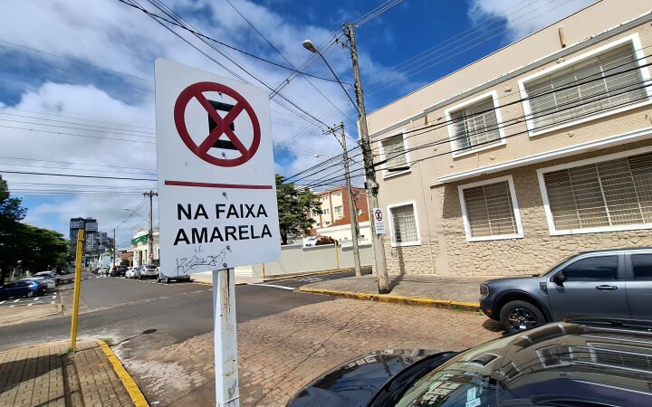 Vias de Botucatu com interdições provisórias de estacionamento