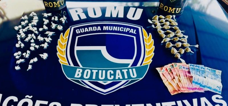 Mulher desperta suspeita e acaba presa por vender drogas