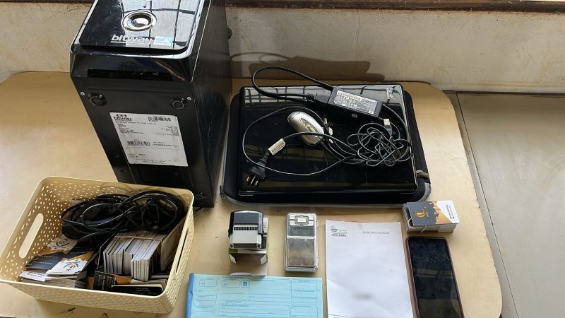 Receituários médicos irregulares são apreendidos e mulher acaba presa