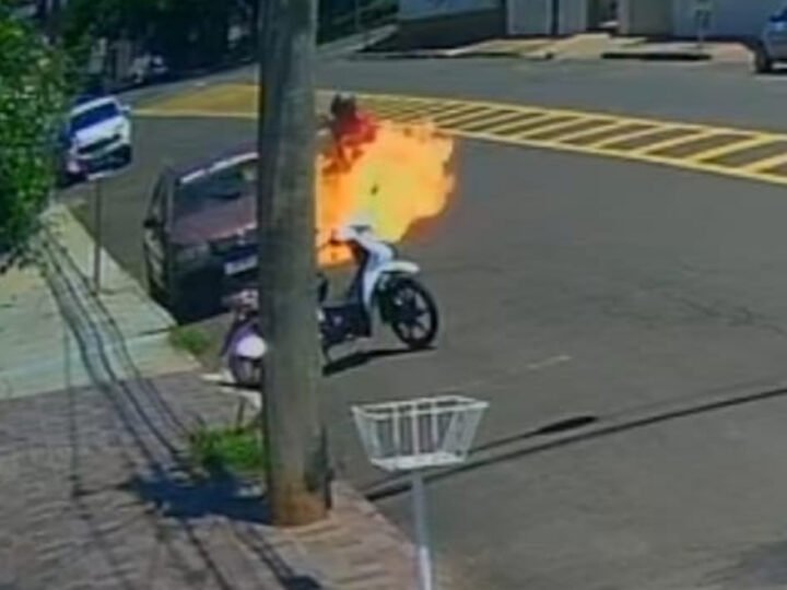 Carro incendiado por causa de dívida