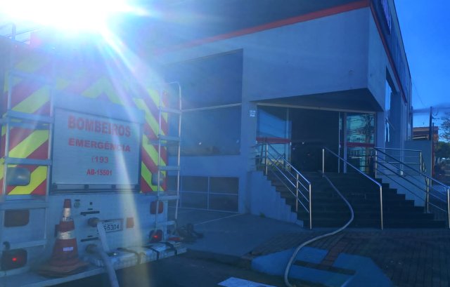 Incêndio atinge concessionária em Botucatu