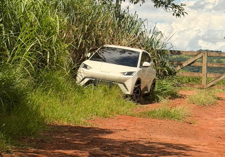 Carro de acusado de matar homem, balear ex e sequestrar filho encontrado em Pardinho