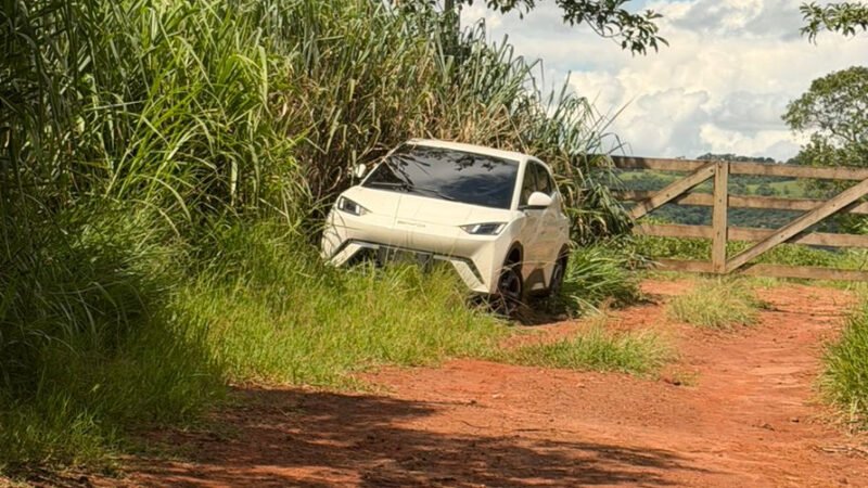 Carro de acusado de matar homem, balear ex e sequestrar filho encontrado em Pardinho