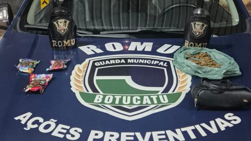 GCM detém mulher com R$ 15 mil em drogas 