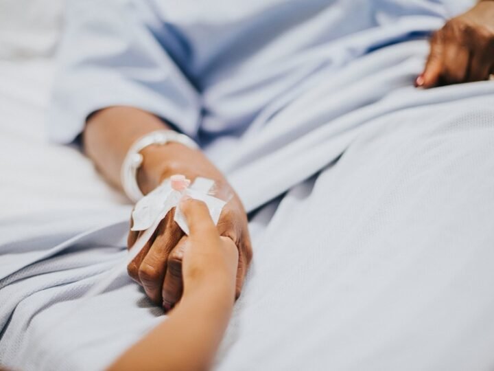 Trabalhador pode ter direito a 15 dias remunerados para cuidar de familiar doente