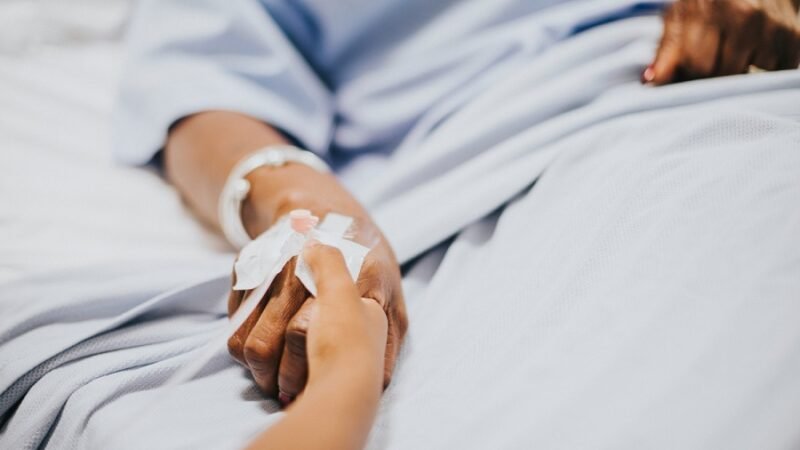 Trabalhador pode ter direito a 15 dias remunerados para cuidar de familiar doente