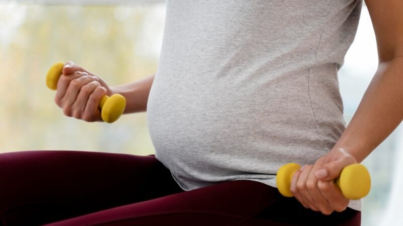 Exercícios para assoalho pélvico reduzem risco de incontinência no pós-parto