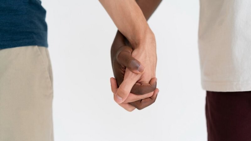 Projeto estende lei Maria da Penha a casais homoafetivos masculinos