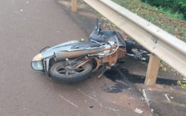 Motociclista efetua manobra irregular em rodovia e morre ao ser atingido por carro