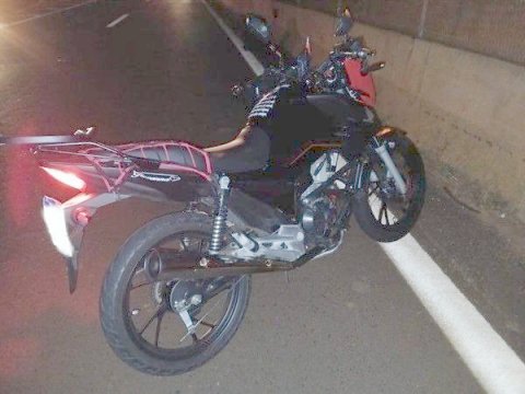 Pedestre morre atropelado por carreta e moto