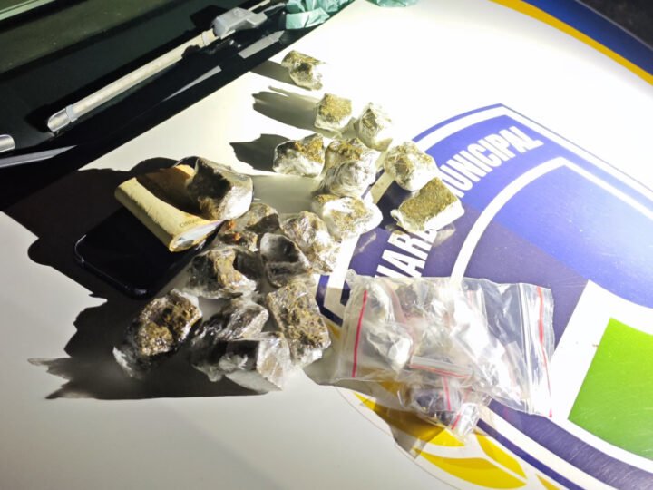 Motociclista em alta velocidade é abordado pela GCM e detido por tráfico de drogas