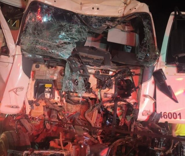 Colisão de caminhão de diesel em carreta deixa feridos na Marechal Rondon