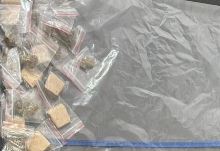 Traficante tenta esconder droga em encanamento