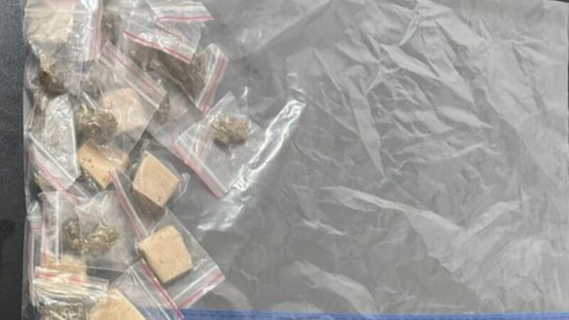 Traficante tenta esconder droga em encanamento