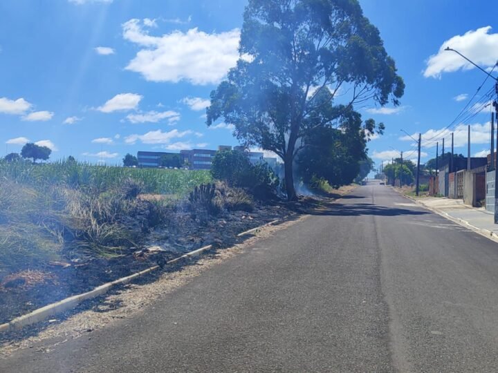 Incêndio atinge área de mata nas proximidades do Fórum