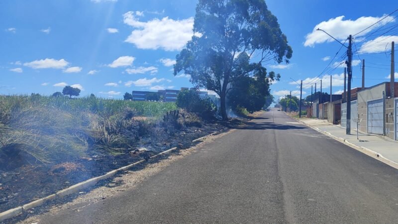 Incêndio atinge área de mata nas proximidades do Fórum