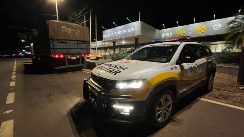 Policiais desconfiam de veículo estacionado em motel e apreendem 400 kg de cocaína
