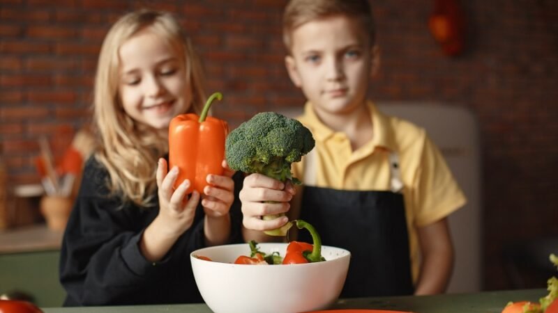 Conheça pontos de atenção na dieta de crianças vegetarianas e veganas