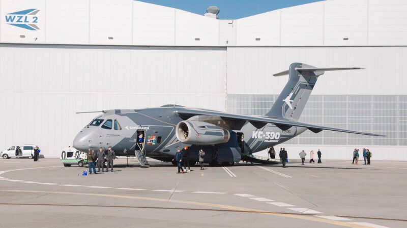 Embraer apresenta KC-390 para cooperação com  Polônia