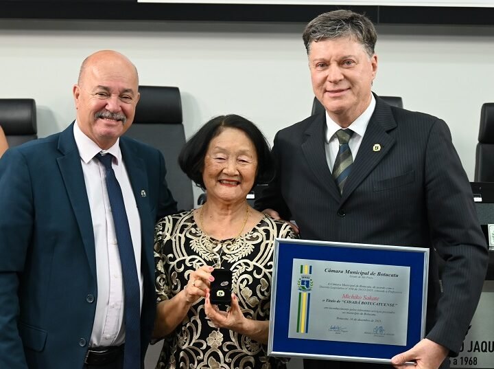 Professora Michiko Sakate recebe título de Cidadã Botucatuense