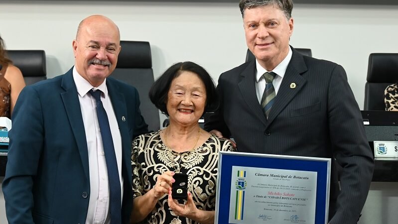 Professora Michiko Sakate recebe título de Cidadã Botucatuense
