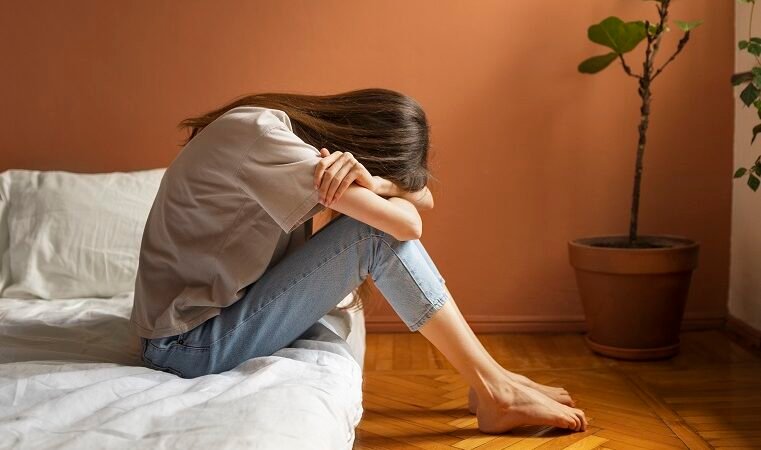 Solidão intensifica dor física e efeito é maior no sexo feminino