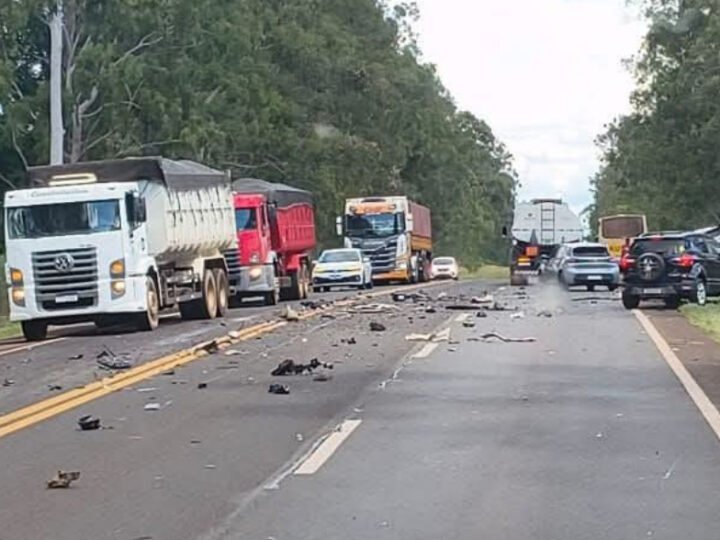 Ultrapassagem resulta em colisão contra carreta e um morto