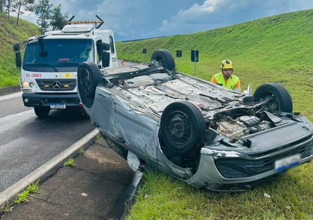 Carro capota ao aquaplanar em acesso da Castello Branco