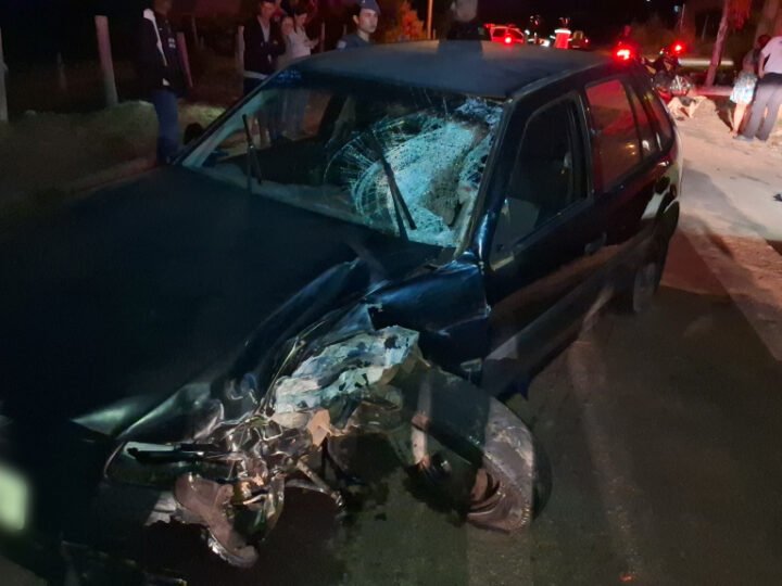 Motociclista gravemente ferido em colisão contra carro