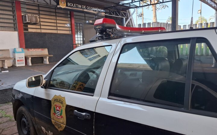 Mulher é presa por abandonar filha doente em casa e desacatar autoridades