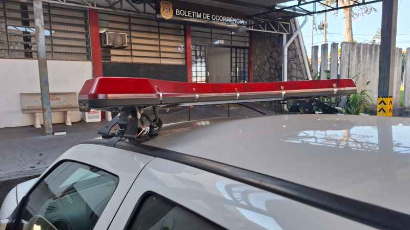 Homem preso por violência doméstica e injúria racial