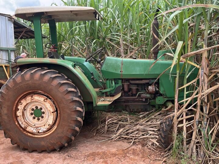 Polícia Civil recupera, em canavial, trator roubado na região