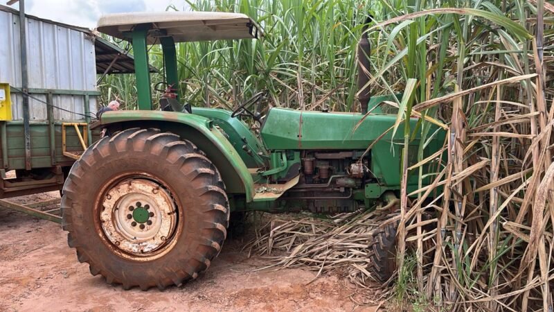 Polícia Civil recupera, em canavial, trator roubado na região
