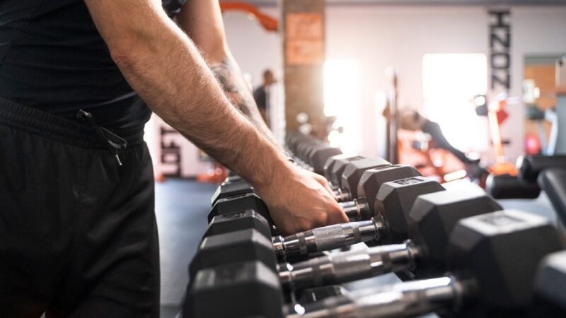 Academias deverão dispor de profissionais capacitados para pessoas idosas ou com deficiência