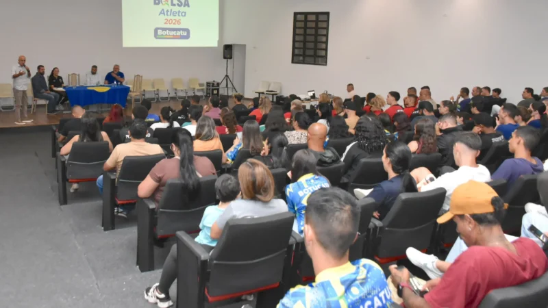 Atletas de Botucatu assinam adesão ao Bolsa Atleta