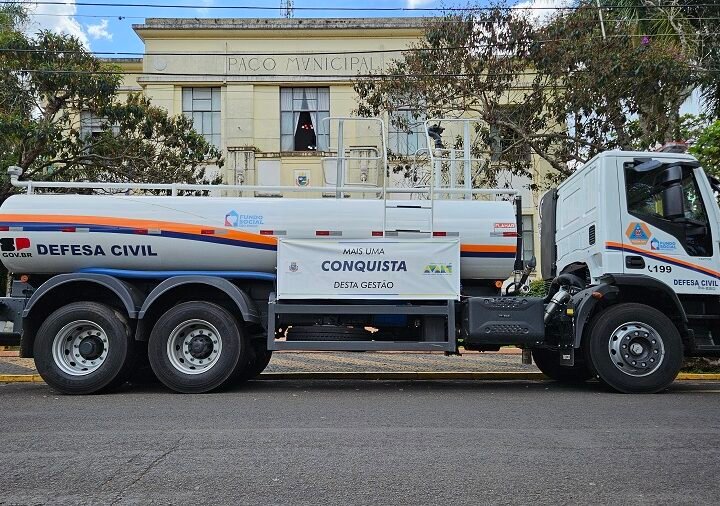 Avaré recebe caminhão-pipa para frota da Defesa Civil