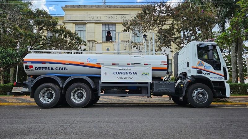 Avaré recebe caminhão-pipa para frota da Defesa Civil