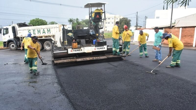 Botucatu: ruas da região Leste recebem recape asfáltico
