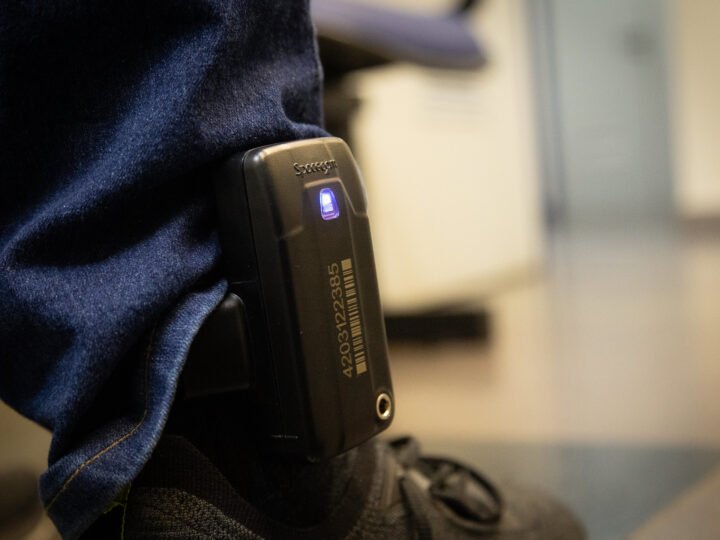 SP ampliará monitoramento por tornozeleira eletrônica para agressores de mulheres
