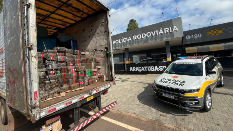 Motorista é preso com 1,7 tonelada de maconha escondida em carga de colchões