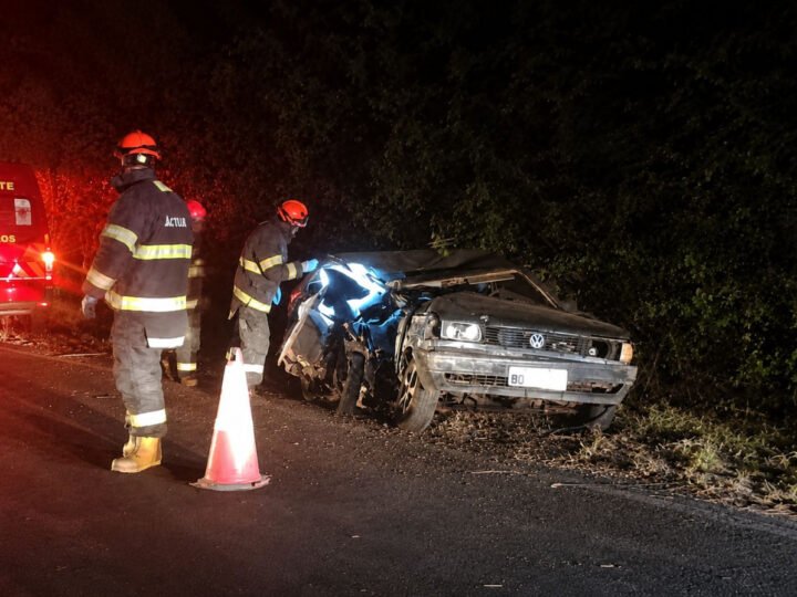 Capotamento de carro deixa um morto em Botucatu