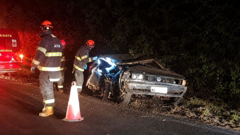 Capotamento de carro deixa um morto em Botucatu