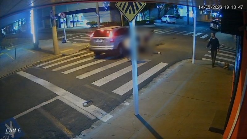Idosas atropeladas enquanto atravessavam pela faixa de pedestres